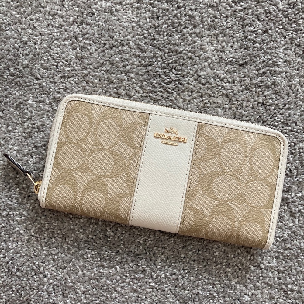Coach classic logo zip wallet NWT